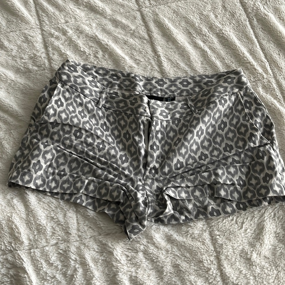 Cynthia Rowley Gray Shorts, size 4